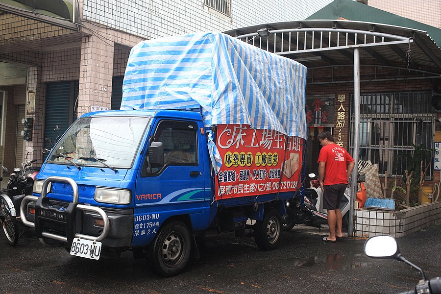 月讀博客沙灘會館-墾丁會館再購,共8張床墊,10張彈簧下墊,