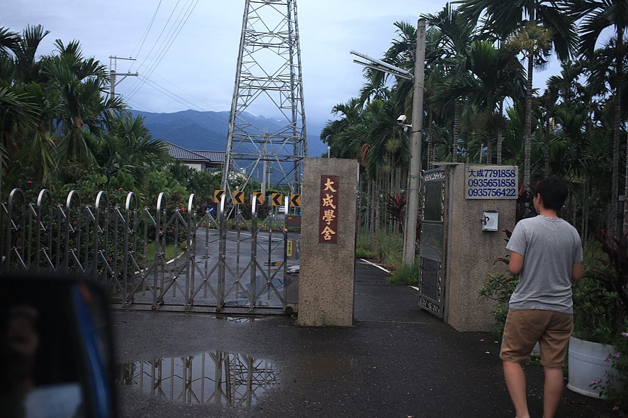 月讀博客沙灘會館-墾丁會館再購,共8張床墊,10張彈簧下墊,