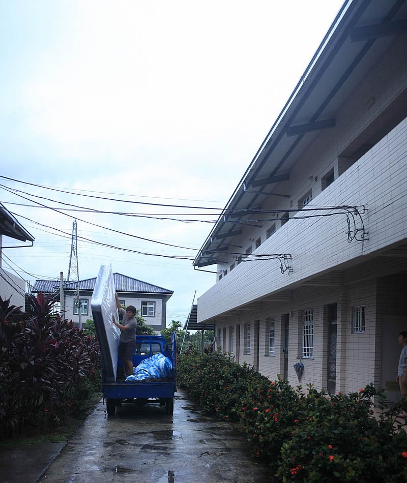 月讀博客沙灘會館-墾丁會館再購,共8張床墊,10張彈簧下墊,