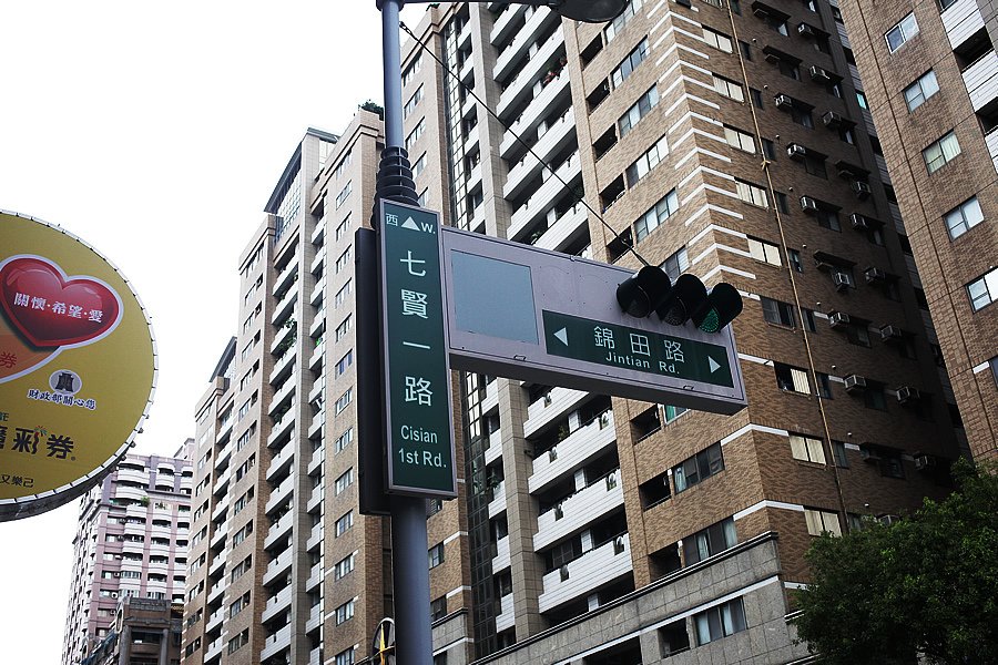 送床墊到高雄:床墊好貴,今天天氣好像會下雨...