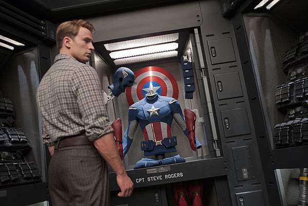 avengers-movie-image-chris-evans-01