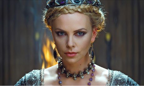 SNOW-WHITE-HUNTSMAN-008