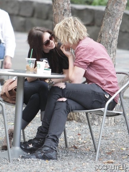 lily-collins-jamie-campbell-bower-date-toronto-07102012-13-435x580