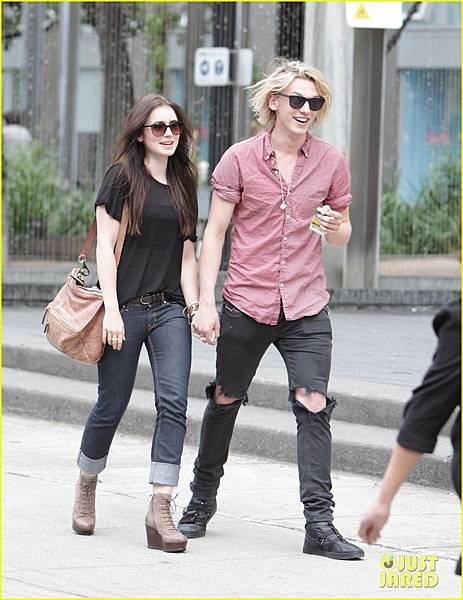 lily-collins-jamie-campbell-bower-hold-hands-toronto-07