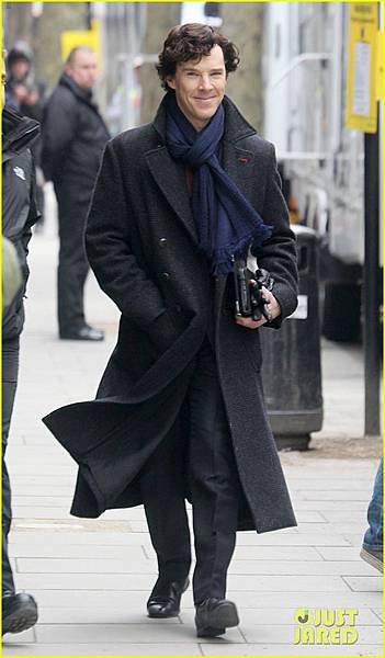 benedict-cumberbatch-sherlock-set-with-martin-freeman-01