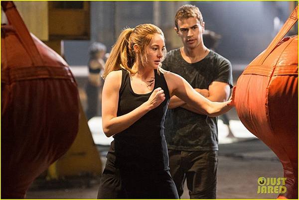 shailene-woodley-theo-james-new-divergent-stills-02.JPG