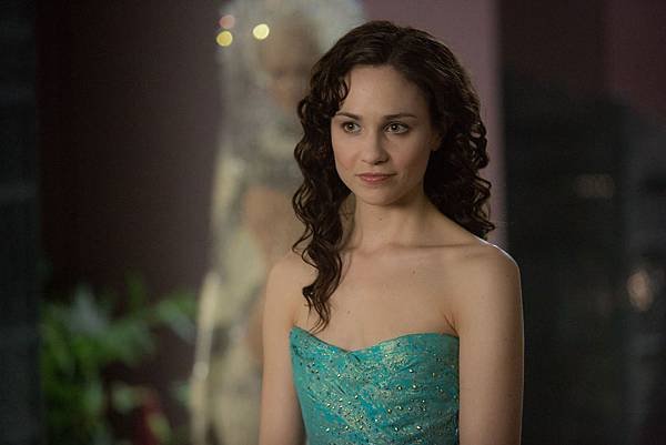 jupiter-ascending-image-tuppence-middleton.jpg