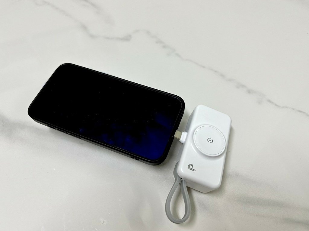 PUREPOWER 能量電眼隨身行動電源｜時尚外型、快速充電