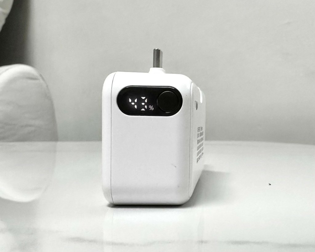 PUREPOWER 能量電眼隨身行動電源｜時尚外型、快速充電