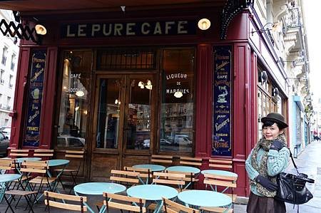 Le Pure Café (before sunset)