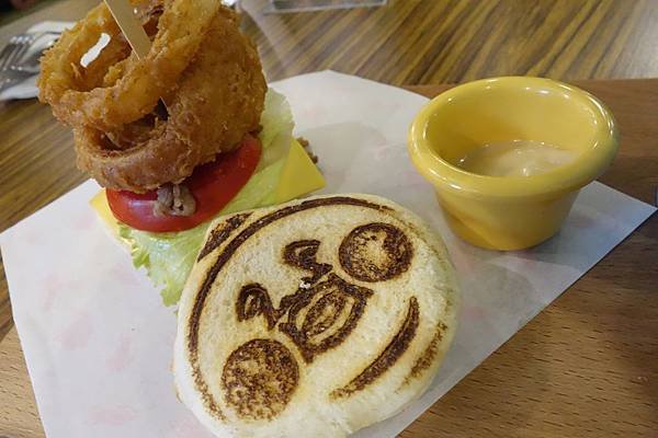 醜比頭的秘密花園輕食咖啡