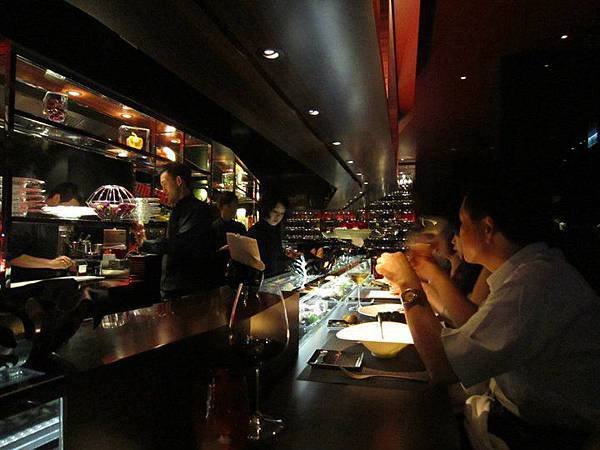 Robuchon_interior.jpg