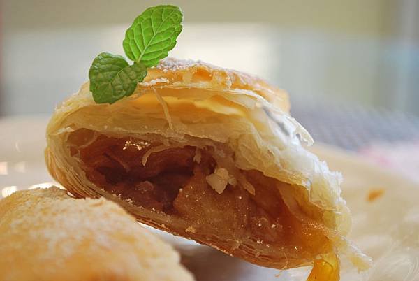 小龍旺旺來之鳳梨蘋果千層酥皮捲 Pineapple and Apple Phyllo Rolls