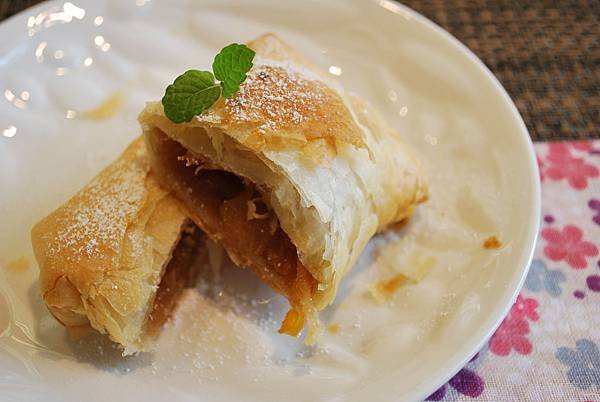 小龍旺旺來之鳳梨蘋果千層酥皮捲 Pineapple and Apple Phyllo Rolls