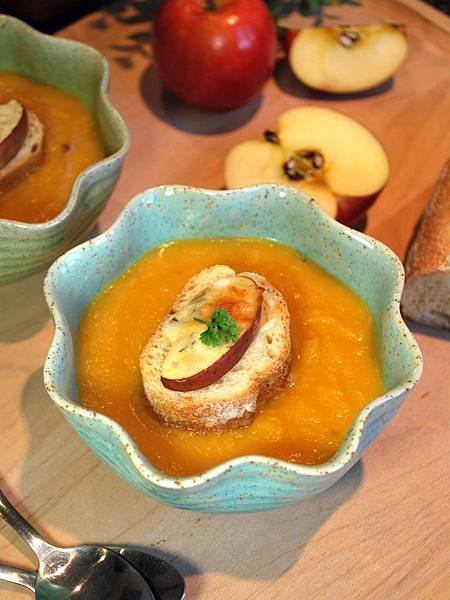 歐洲人這樣喝湯：蘋果甜薯防風草濃湯 Apple, Sweet Potato and Parsnip Soup