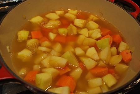 歐洲人這樣喝湯：蘋果甜薯防風草濃湯 Apple, Sweet Potato and Parsnip Soup