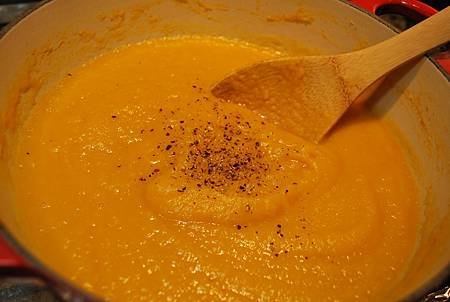 歐洲人這樣喝湯：蘋果甜薯防風草濃湯 Apple, Sweet Potato and Parsnip Soup