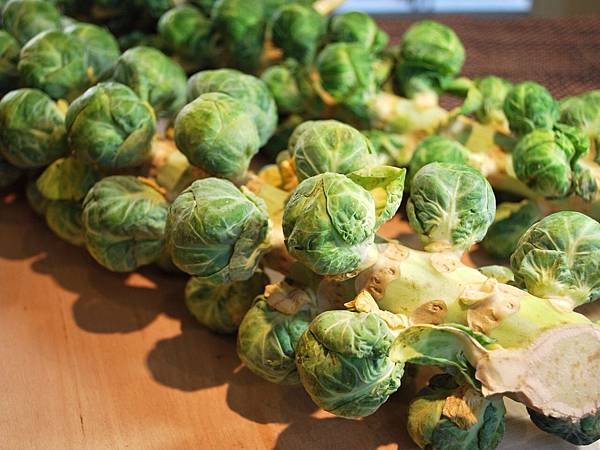 苦甜好味狼牙棒：慢烤球芽甘藍＆甜脆球芽甘藍沙拉 Brussels Sprouts in 2 Ways