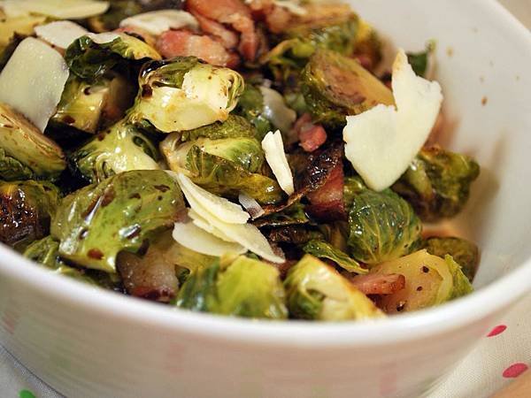 苦甜好味狼牙棒：慢烤球芽甘藍＆甜脆球芽甘藍沙拉 Brussels Sprouts in 2 Ways