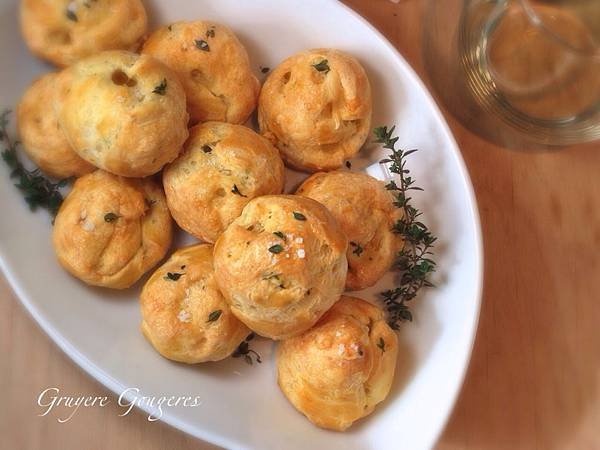 耶誕派對香酥點：金黃起司鹹泡芙 Gruyère Gougères