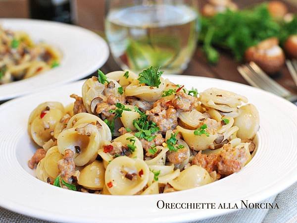 提早感受秋意濃：蘑菇香腸奶醬耳朵麵 Orecchiette alla Norcina