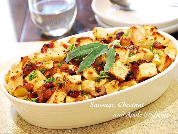 比火雞更期待的：香腸栗子蘋果填料 Sausage, Chestnut and Apple Stuffing