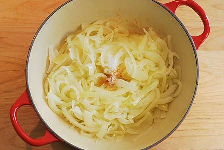 悉心醞釀的美味：法式洋蔥湯 French Onion Soup  