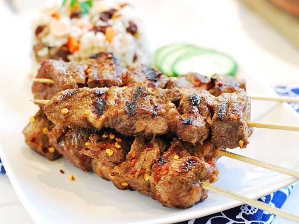 跟著舌尖去新疆：孜然烤羊肉串佐手抓飯 Cumin Lamb Skewers w/ Rice Pilaf