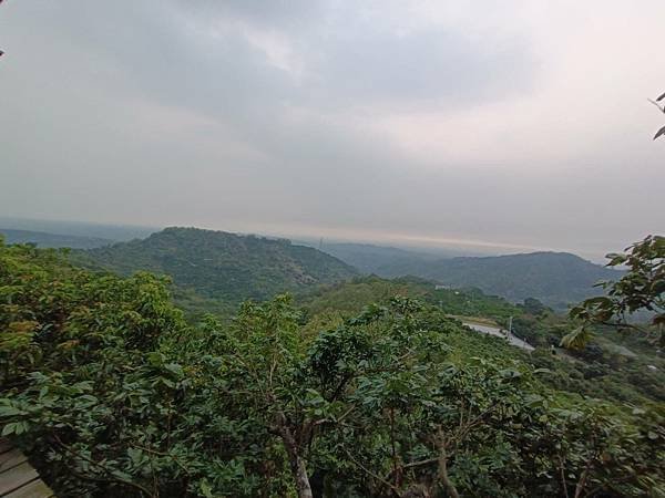 雲霧繚繞，山間美景，探訪台南景點：大鋤花間咖啡生態農場 17