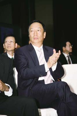 鴻海董事長郭台銘在歲末年終接受媒體專訪，他說他要「再掌鴻海10年」。.bmp