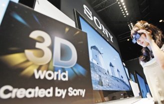 為搭上電影「阿凡達」掀起的3D熱潮，Sony公司宣布，6月將在日本推出Sony第一款3D電視，屆時也將提供PS3遊戲機韌體更新，讓玩家體驗3D遊戲。（路透）.jpg