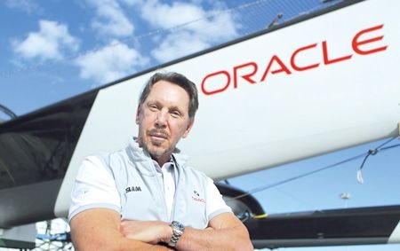 商用軟體大廠甲骨文執行長艾利森（Larry Ellison）的興趣廣泛，最近在電影「鋼鐵人2」中又軋上一角，飾演的角色就是他本人：集億萬富豪花花公子、軟體業巨頭、矽谷最成功的生意人於一身的角色。儘管如此，他現今可能也正面臨他職業生涯的最大挑戰，即是如何藉由收購而來的昇陽來進入硬體市場，挑戰IBM。圖+美聯社.jpg