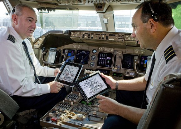 United-Airlines-Continental-iPad-Cockpit.jpg