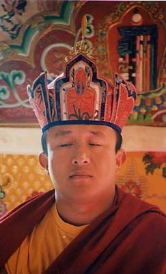 假如你的非佛教徒朋友問你，佛教對生命的定義是什麼，你應該去書