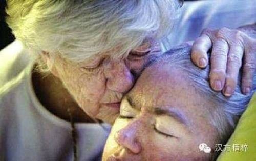 千萬不要觸摸剛去世親人的身體 。事實勝於雄辯，誰云佛法是迷信
