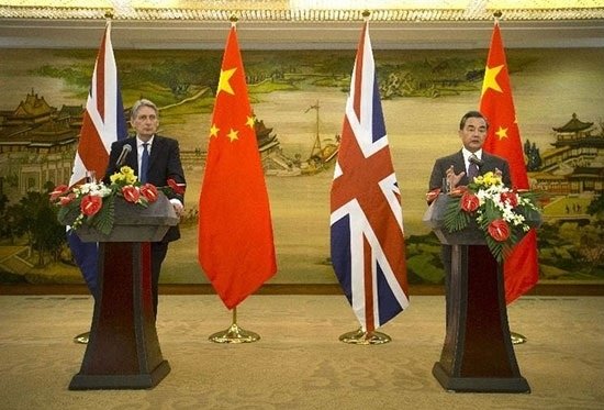 英方訪中國大陸與外長王毅記者會.jpg