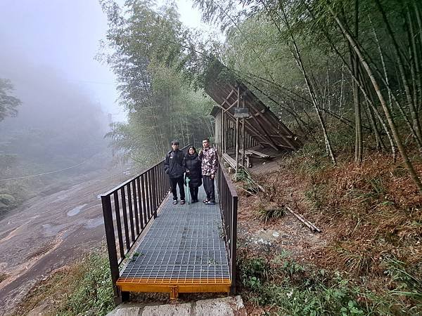 112.12.23遊龍湖步道、石壁仙谷(中)