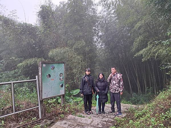 112.12.23遊龍湖步道、石壁仙谷(中)