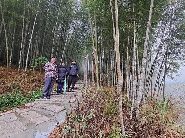 112.12.23遊龍湖步道、石壁仙谷(中)