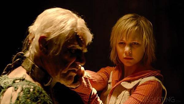 New-Silent-Hill-Revelation-3D-Stills-silent-hill-32263281-726-409