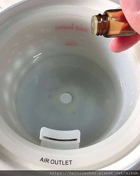 伊莉亞音樂香氛水氧機8.jpg