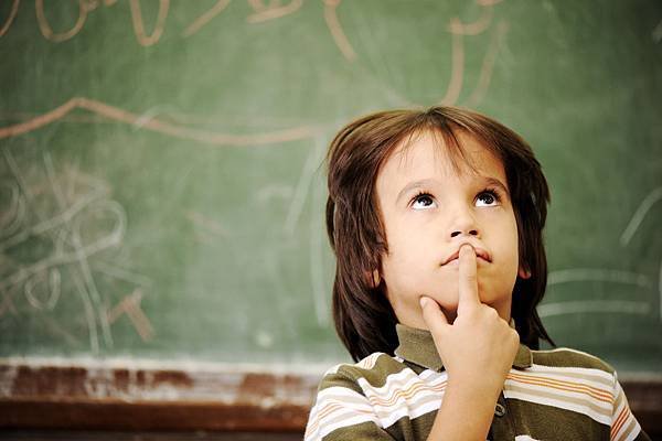 children-at-school-classroom_HFq-Gtt6rj.jpg