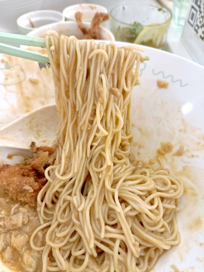 台北國父紀念館美食|小膳小麵-網紅文青麵食館!首推蟹黃麵，吃