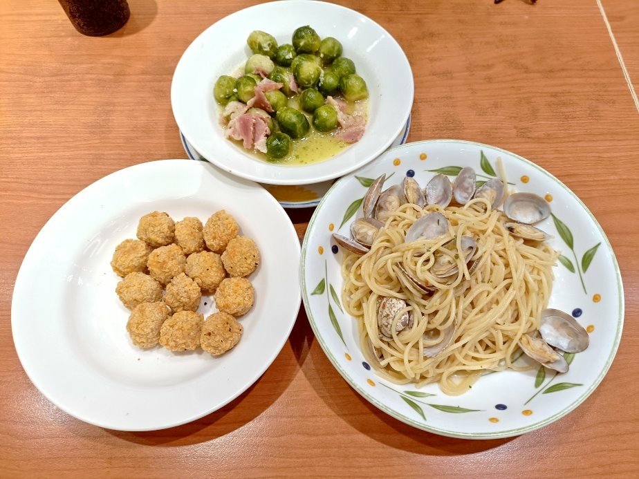 板橋美食|薩利亞-板橋府中店。1人50元飲料暢飲、蜂蜜起司總