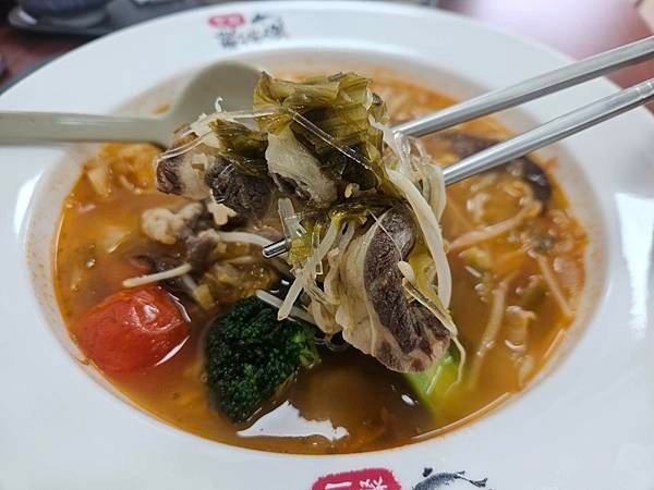 【南崁美食】川聚酸菜魚｜人氣老譚酸菜魚必吃｜份量大又澎湃，巷