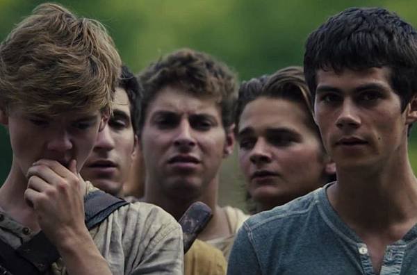 The-Maze-Runner-Thomas-and-Newt-850x560