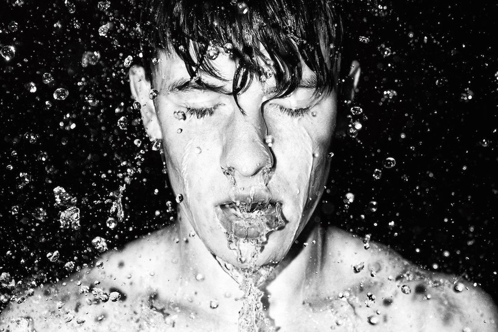 shawn-mendes-water-shirtless