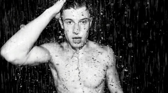 shawn-mendes-gets-wet-and-shirtless-for-song-mercy