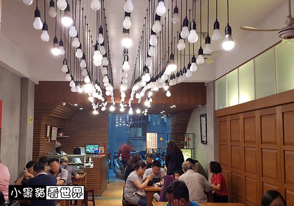 麗珠什錦麵-台北市-萬華-興寧街-餐廳-排骨飯-古早味-古早麵-炸排骨-美食-龍山寺-萬華車站-推薦-必吃-小黑貓看世界-03.jpg