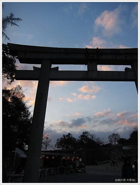 大阪城-豐國神社鳥居夕照.JPG